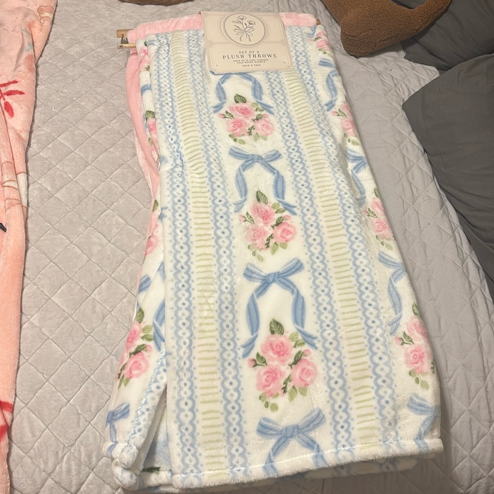 Blue bow coquette throw with pink pair.
